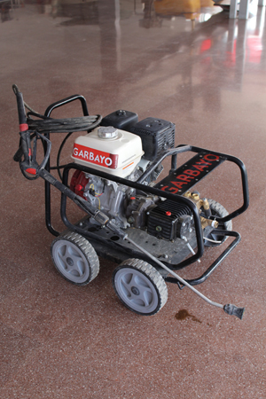 HIDROLIMPIADORA DE ALTA PRESIÓN