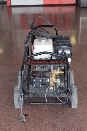 HIDROLIMPIADORA DE ALTA PRESIÓN